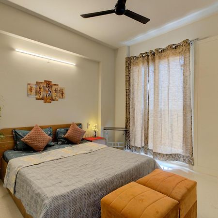 Signature 2Bhk Staycation Велика Нойда Екстер'єр фото