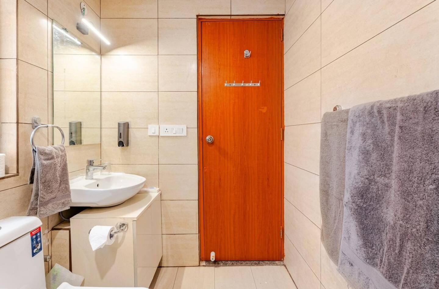 Signature 2Bhk Staycation Велика Нойда Екстер'єр фото